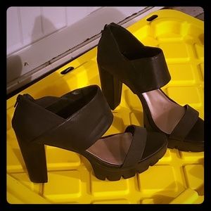 Shoes size 11